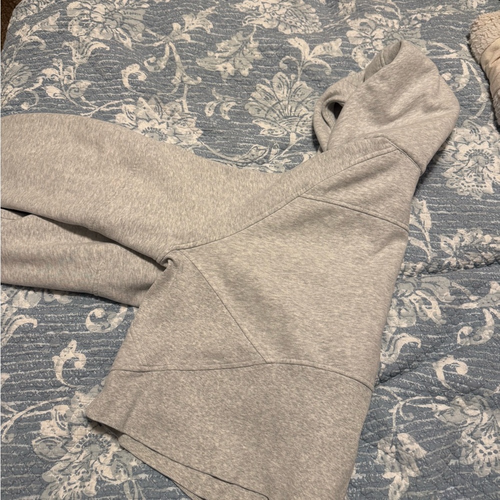 Lululemon scuba hoodie pullover. Light grey color - Picture 5 of 6